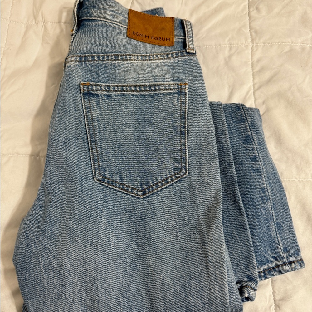 Aritzia’s Denim Forum - The Joni High Rise Loose 29L | Size 24